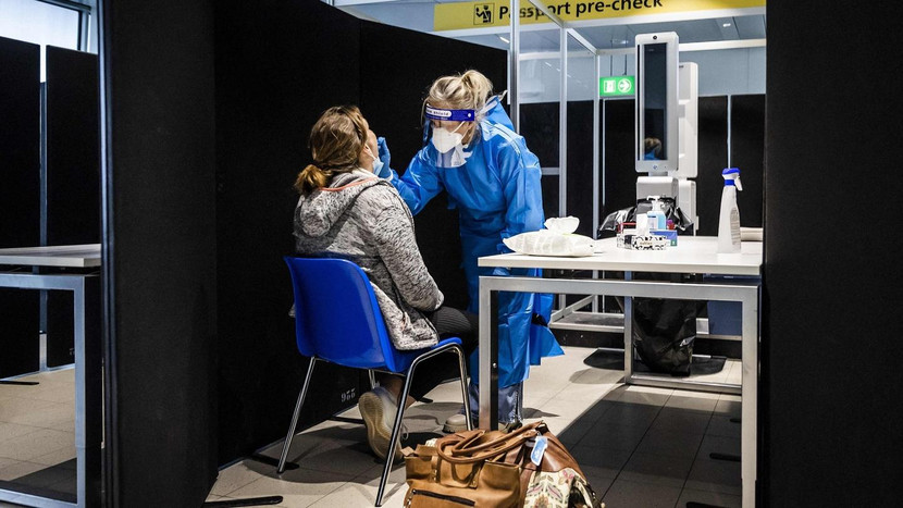 Châu Âu tiếp tục là tâm điểm của dịch Covid-19 khi cùng lúc phải ứng phó với 2 “làn sóng” dịch bệnh do biến thể Delta và Omicron - biến thể mới nhất của virus SARS-CoV-2 - gây ra