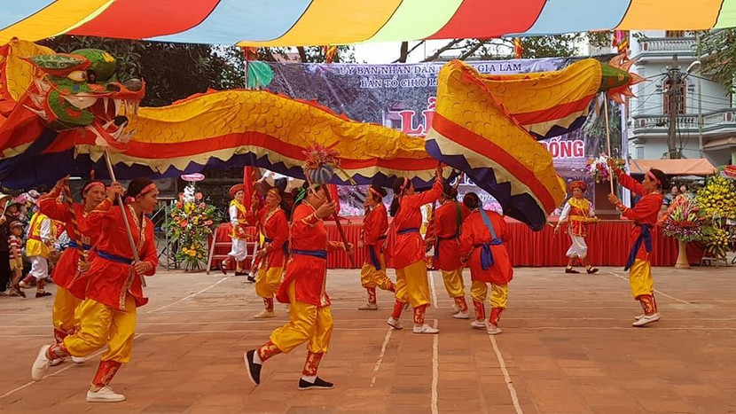 Múa rồng trong lễ khai mạc hội Hội Gióng Múa rồng trong lễ khai mạc hội Hội Gióng