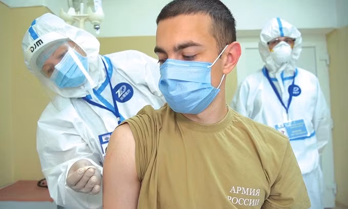 Phổ cập để mọi người trên thế giới có thể tiếp cận được vaccine sẽ giúp đẩy lùi đại dịch Covid-19