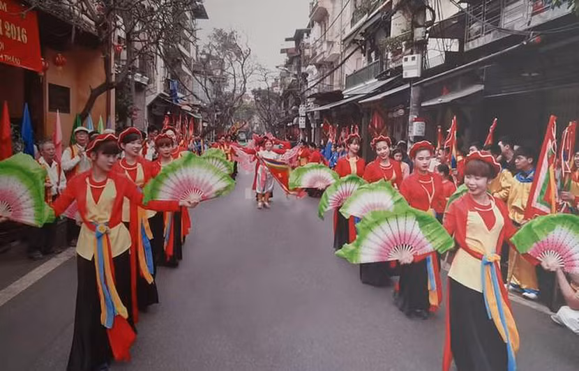 Lễ hội đền Bạch Mã diễn ra vào dịp đầu xuân năm mới