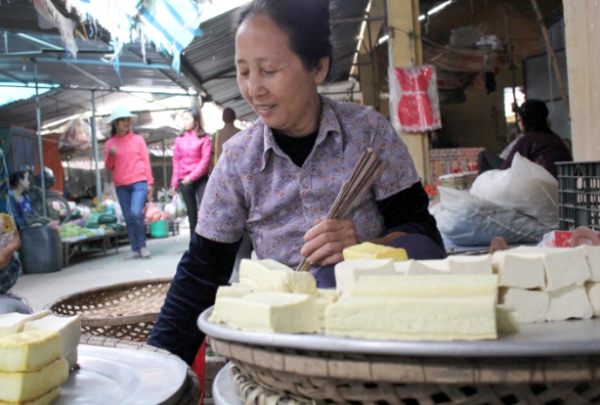 Trải qua bao thăng trầm, nghề làm đậu phụ Kẻ Mơ vẫn giữ được tiếng thơm Trải qua bao thăng trầm, nghề làm đậu phụ Kẻ Mơ vẫn giữ được tiếng thơm