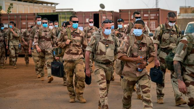 Quân đội Pháp mở chiến dịch chống khủng bố Barkhane ở vùng Sahel với sự hỗ trợ của đối tác địa phương châu Phi Quân đội Pháp mở chiến dịch chống khủng bố Barkhane ở vùng Sahel với sự hỗ trợ của đối tác địa phương châu Phi