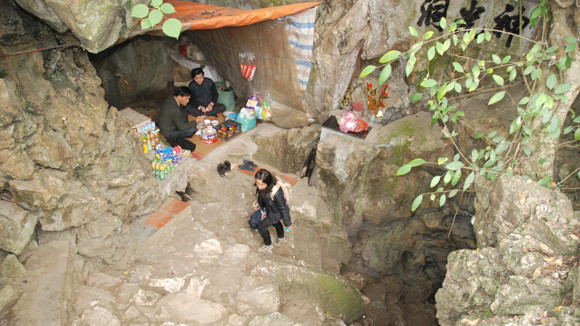 Bát nháo chốn cửa thiền ảnh 1