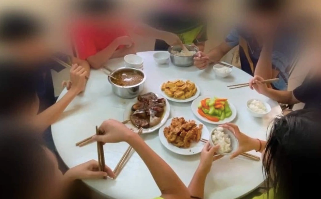 Bữa ăn có giá 800 nghìn đồng của 8 vận động viên bóng bàn trẻ quốc gia gây bức xúc dư luận