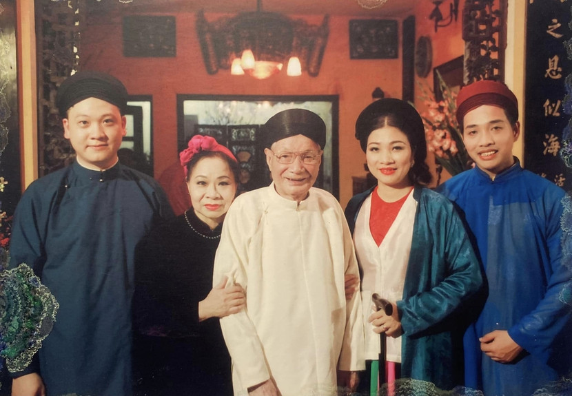 GS.NSND Trần Bảng dạy dỗ nhiều thế hệ học trò, trong đó có không ít người cũng trở thành thầy giáo GS.NSND Trần Bảng dạy dỗ nhiều thế hệ học trò, trong đó có không ít người cũng trở thành thầy giáo