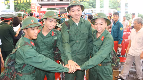 Công chức, viên chức sẽ thực hiện nghĩa vụ quân sự ảnh 1