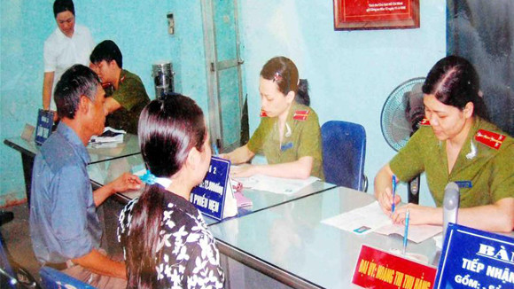 Chứng minh thư mới có tên bố mẹ: Thuận lợi hơn cho người dân ảnh 1 Chứng minh thư mới có tên bố mẹ: Thuận lợi hơn cho người dân ảnh 1