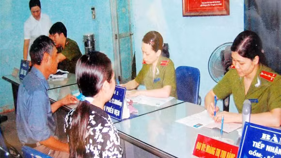 Chứng minh thư mới có tên bố mẹ: Thuận lợi hơn cho người dân ảnh 1