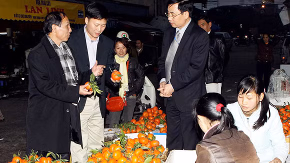 Đành nhắm mắt mà ăn ảnh 1