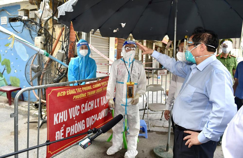 Thủ tướng Phạm Minh Chính đột xuất kiểm tra công tác phòng chống dịch tại phường Thanh Xuân Trung vào chiều 31-8