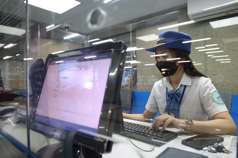 Nhân viên hỗ trợ an toàn tàu được tăng cường, phục vụ hành khách Nhân viên hỗ trợ an toàn tàu được tăng cường, phục vụ hành khách