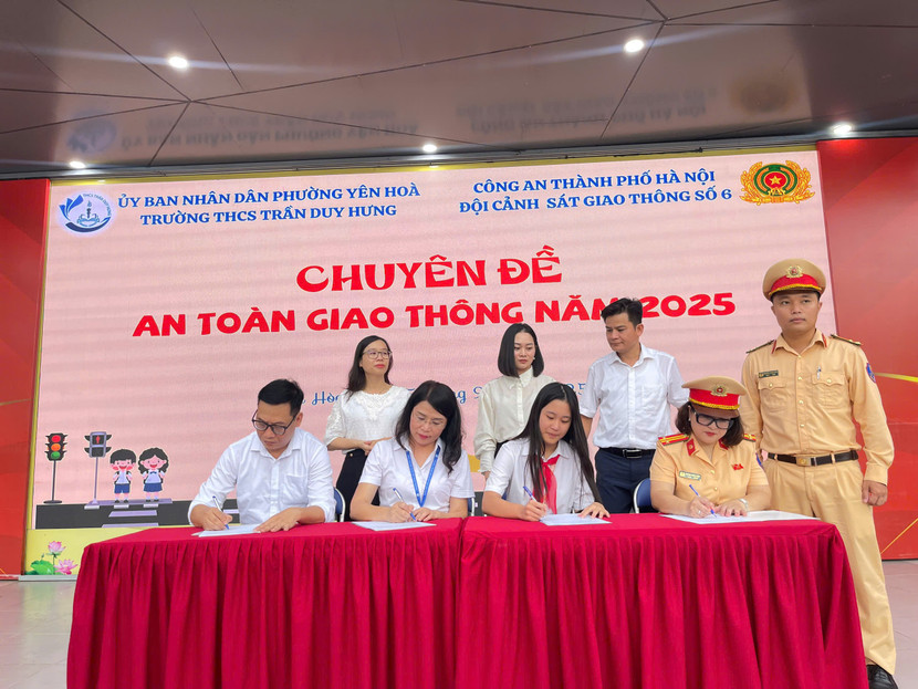 Ký cam kết đảm bảo ATGT năm học 2025 - 2026 Ký cam kết đảm bảo ATGT năm học 2025 - 2026