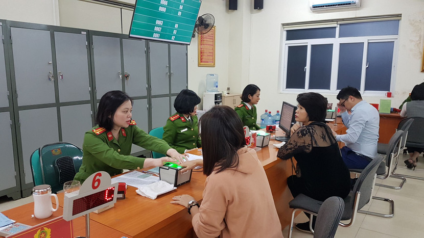 Công dân sẽ được cấp mã số định danh ghi trên Căn cước công dân và chỉ sử dụng Căn cước công dân để giải quyết các thủ tục hành chính Công dân sẽ được cấp mã số định danh ghi trên Căn cước công dân và chỉ sử dụng Căn cước công dân để giải quyết các thủ tục hành chính