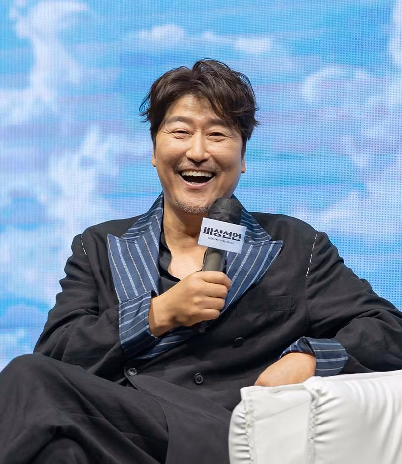 Song Kang-ho vai cảnh sát In-ho sẵn sàng hy sinh cứu người