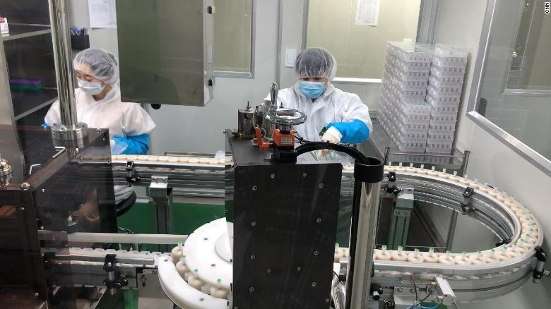 Sử dụng trí tuệ nhân tạo, Công ty Seegene, Hàn Quốc đã ra mắt bộ dụng cụ xét nghiệm Covid-19 chỉ trong 3 tuần, góp phần sớm kiểm soát dịch bệnh