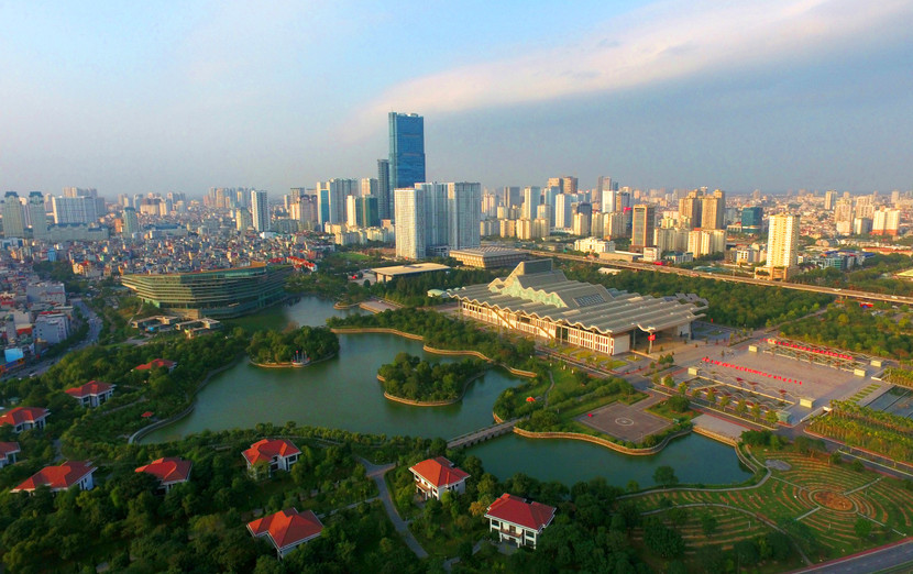 Thủ tướng Chính phủ Nguyễn Xuân Phúc tin tưởng “trong tương lai không xa, Hà Nội không phải là trung tâm kinh tế chính trị, văn hóa giáo dục của Vùng Thủ đô nữa, mà Hà Nội tự tin định vị mình là trung tâm của Đông Nam Á, và Đông Á”. Ảnh: Công Hùng Thủ tướng Chính phủ Nguyễn Xuân Phúc tin tưởng “trong tương lai không xa, Hà Nội không phải là trung tâm kinh tế chính trị, văn hóa giáo dục của Vùng Thủ đô nữa, mà Hà Nội tự tin định vị mình là trung tâm của Đông Nam Á, và Đông Á”. Ảnh: Công Hùng