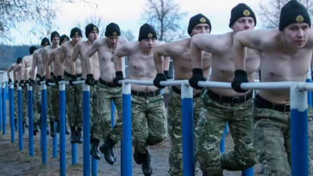 Các quốc gia lớn trên thế giới đang chạy đua để trở thành nước đầu tiên tạo ra những siêu chiến binh thực sự