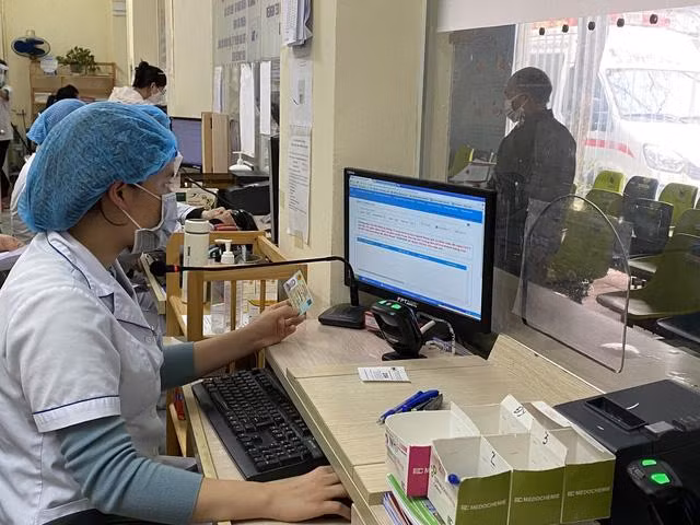 Các cơ sở khám, chữa bệnh BHYT trên toàn quốc bắt đầu triển khai thí điểm sử dụng thẻ CCCD gắn chíp thay thẻ BHYT để khám, chữa bệnh