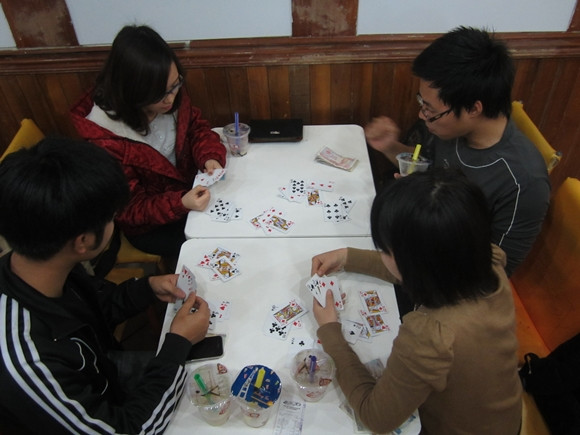 Báo động nạn cờ bạc trong giới sinh viên ảnh 3