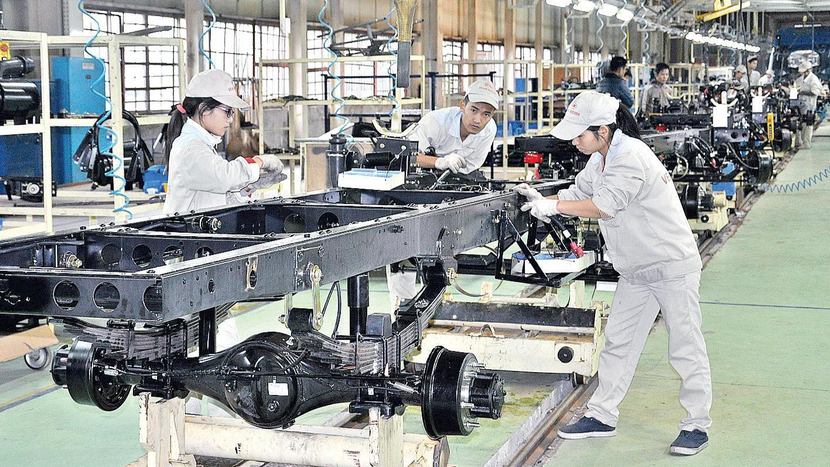 Dưới sự lãnh đạo của Đảng, Việt Nam đã vượt qua khó khăn thách thức, vững bước trên con đường phát triển Dưới sự lãnh đạo của Đảng, Việt Nam đã vượt qua khó khăn thách thức, vững bước trên con đường phát triển