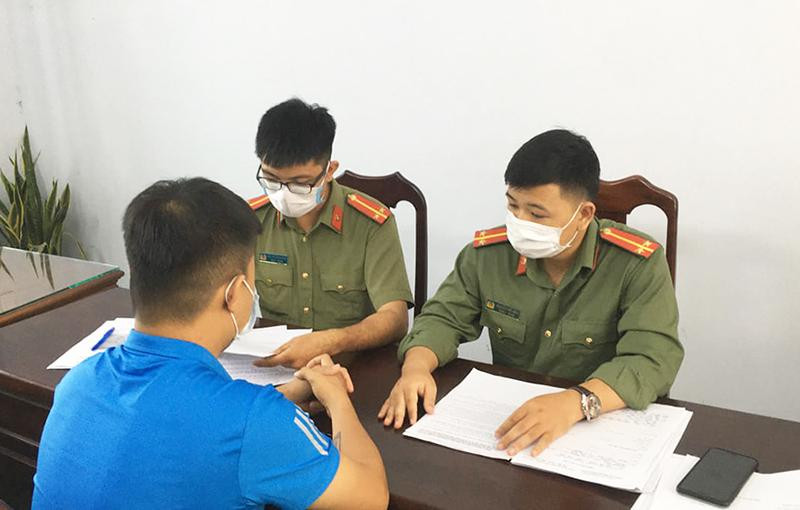 Lực lượng chức năng xử phạt người thông tin sai sự thật trên mạng xã hội