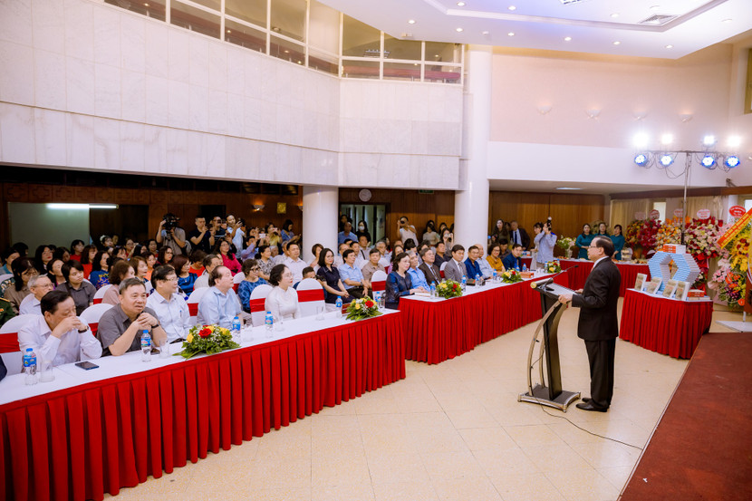 Tác giả cuốn sách Nơi ấy là chiến trường, TS. Phạm Quang Nghị, nguyên Uỷ viên Bộ Chính trị, nguyên Bí thư Thành ủy Hà Nội Tác giả cuốn sách Nơi ấy là chiến trường, TS. Phạm Quang Nghị, nguyên Uỷ viên Bộ Chính trị, nguyên Bí thư Thành ủy Hà Nội