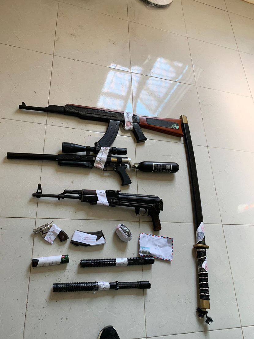 Các tang vật gồm ma túy và súng đạn bị thu giữ Các tang vật gồm ma túy và súng đạn bị thu giữ