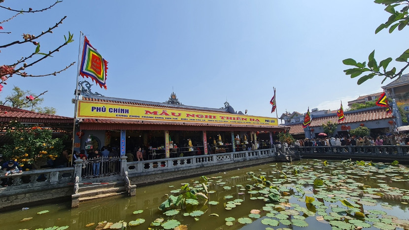 Lễ hội chợ Viềng thường được diễn ra vào đêm mùng 7, rạng sáng mùng 8 tháng Giêng. Lễ hội chợ Viềng thường được diễn ra vào đêm mùng 7, rạng sáng mùng 8 tháng Giêng.