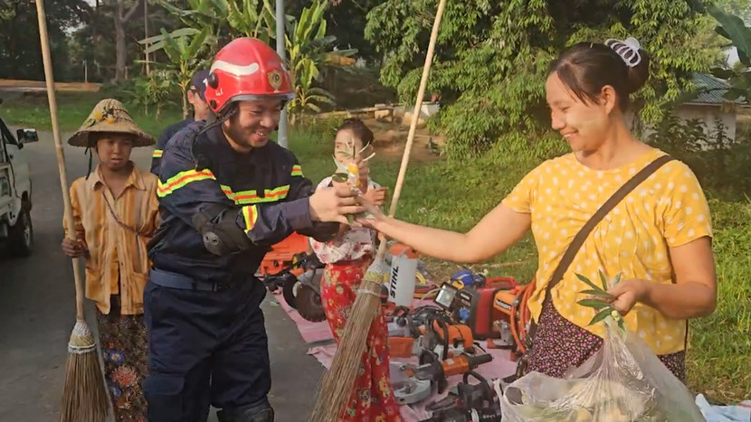 ...Và dành tình cảm vô cùng đặc biệt tới Đoàn công tác CHCN Bộ Công an Việt Nam, từ tận đáy lòng ...Và dành tình cảm vô cùng đặc biệt tới Đoàn công tác CHCN Bộ Công an Việt Nam, từ tận đáy lòng