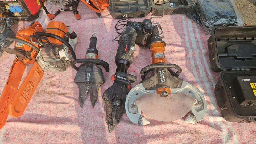 Kìm thủy lực - “chiến thần” thầm lặng trong công tác CHCN tại Myanmar của Công an Việt Nam