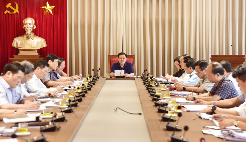 Ủy viên Bộ Chính trị, Bí thư Thành ủy Hà Nội Vương Đình Huệ chủ trì một cuộc họp Ban Chỉ đạo Chương trình 07