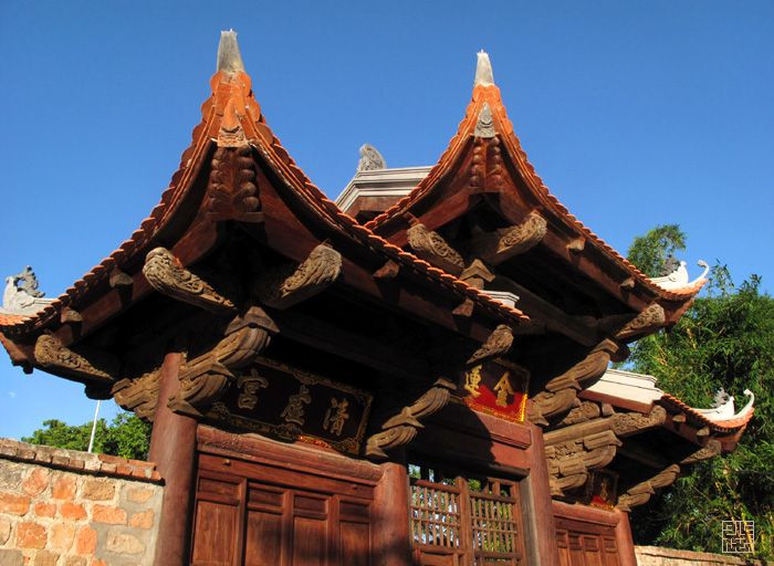 Cổng chùa Kim Liên