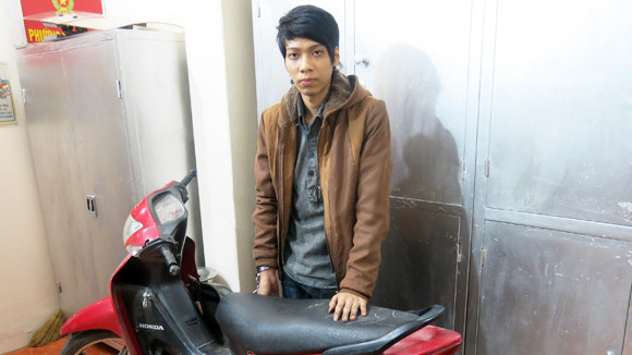 Vờ va chạm giao thông, trộm tài sản ảnh 1