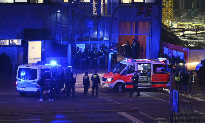 Cảnh sát triển khai ở hiện trường xả súng tại thành phố Hamburg