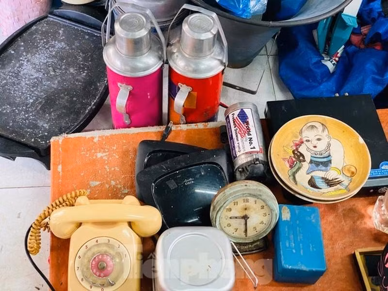 Chợ phiên đồ cũ của những người ưa hoài niệm tại Vạn Phúc