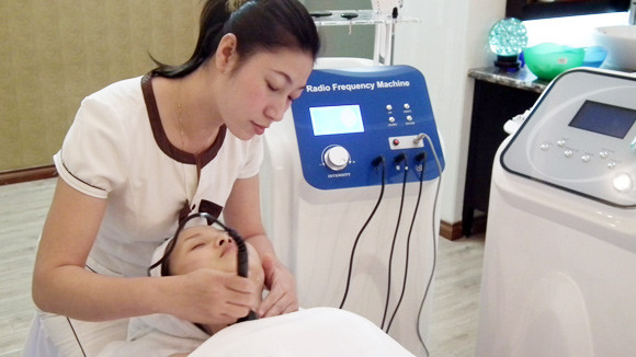 Rủ nhau “đại tu” nhan sắc ảnh 1