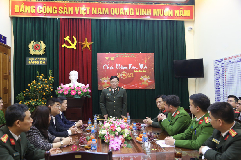 Trung tướng Nguyễn Hải Trung - Giám đốc CATP Hà Nội đi kiểm tra và chúc Tết một số đơn vị công an cơ sở chiều 30 Tết