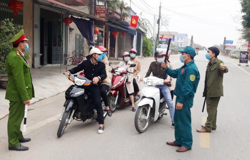 CAH Mỹ Đức phối hợp với các lực lượng chức năng của huyện và Ban quản lý khu di tích Hương Sơn thành lập 9 tổ chốt trên các ngả đường vào chùa Hương để phòng chống dịch Covid-19