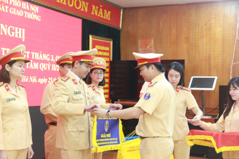 CSGT CATP Hà Nội trao giải cuộc thi “Tìm hiểu các văn bản quy phạm pháp luật trong công tác bảo đảm trật tự an toàn giao thông” năm 2020 CSGT CATP Hà Nội trao giải cuộc thi “Tìm hiểu các văn bản quy phạm pháp luật trong công tác bảo đảm trật tự an toàn giao thông” năm 2020