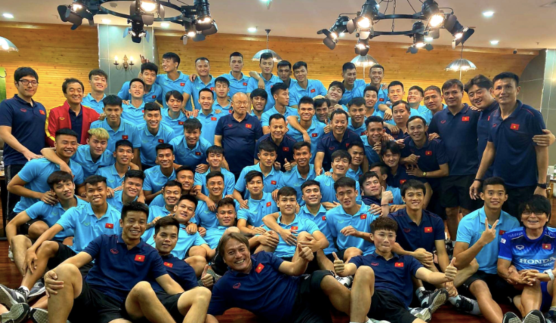 Thầy Park trong một buổi liên hoan cùng đồng nghiệp, học trò