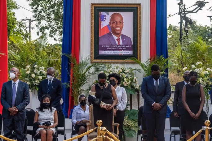 Bà Martine Moïse tại đám tang của chồng