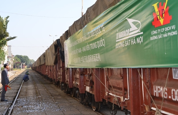 Tàu hàng đường sắt chạy liên vận quốc tế. Ảnh: baotintuc.vn Tàu hàng đường sắt chạy liên vận quốc tế. Ảnh: baotintuc.vn