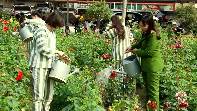 Cán bộ quản giáo là những người thầy, người bác sĩ nhận được sự kính trọng của phạm nhân