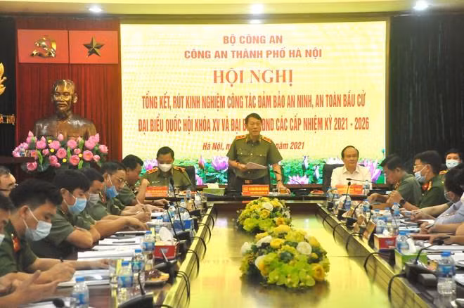 Trung tướng Lương Tam Quang, Ủy viên Trung ương Đảng, Thứ trưởng Bộ Công an phát biểu chỉ đạo tại hội nghị