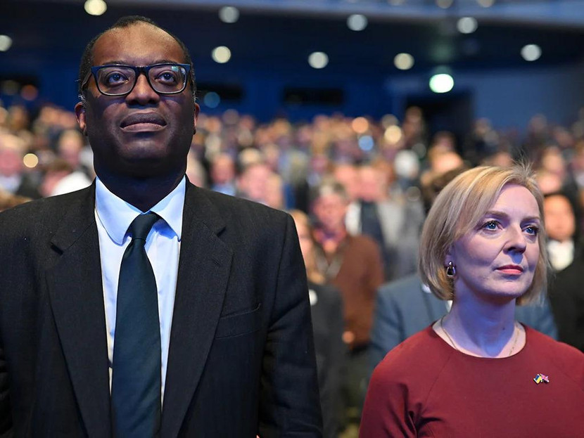 Ông Kwasi Kwarteng từ chức khi kế hoạch cải cách của Thủ tướng Liz Truss vừa công bố đã khiến thị trường chao đảo
