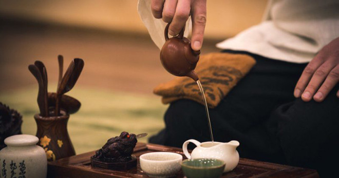 Thời nay cuộc sống xô bồ, tất bật nhưng cái thú uống trà vẫn không hề mất đi, trái lại ngày càng đa dạng Thời nay cuộc sống xô bồ, tất bật nhưng cái thú uống trà vẫn không hề mất đi, trái lại ngày càng đa dạng