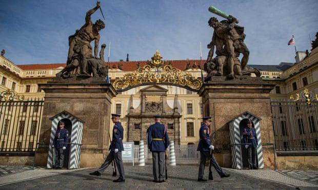 Lâu đài Prague là điểm du lịch nổi tiếng nhất Cộng hòa Czech và cũng là nơi ở chính thức của Tổng thống