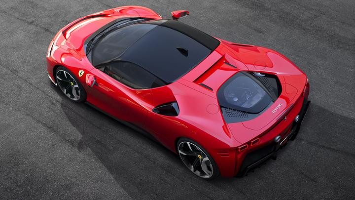 Ferrari SF90 Stradale là mẫu xe thể thao hybrid đầu tiên của hãng xe hạng sang. Ảnh: Ferrari