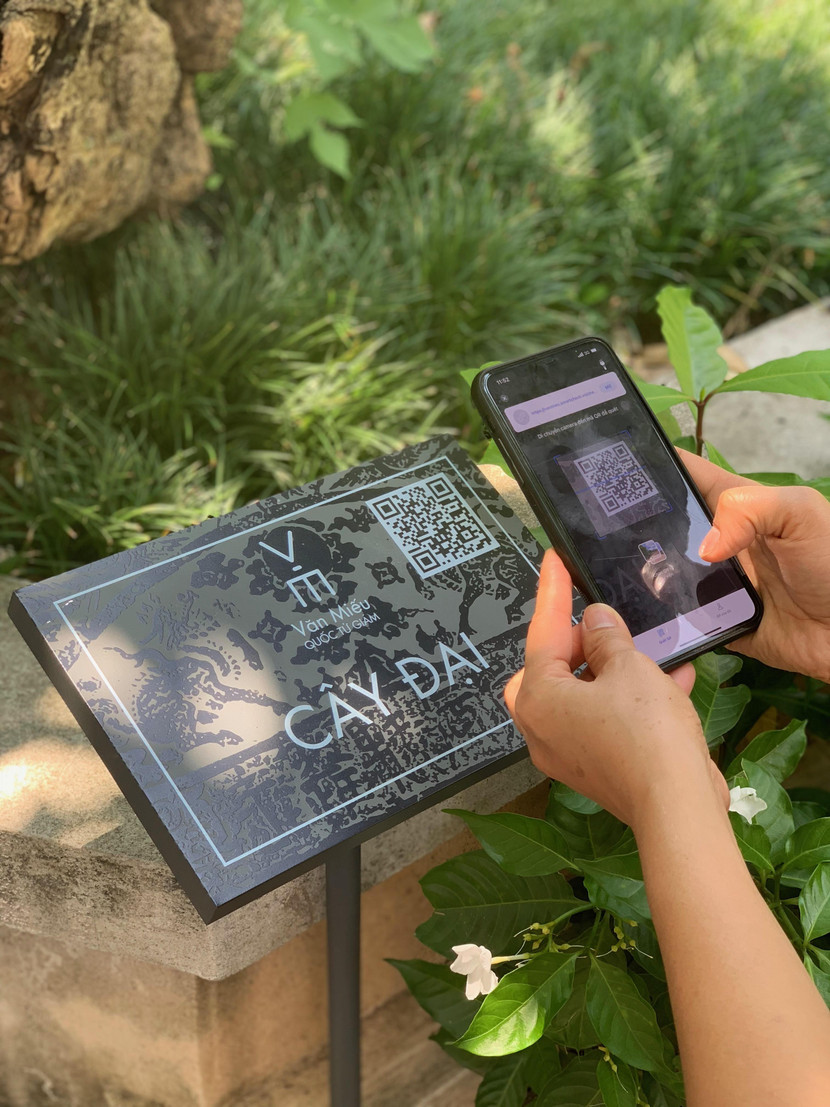 Trung tâm Hoạt động Văn hóa Khoa học Văn Miếu - Quốc Tử Giám cung cấp thông tin QR code các hạng mục di tích...