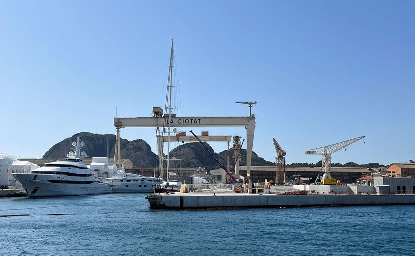 Siêu du thuyền Amore Vero bị Pháp thu giữ nhưng hiện chưa rõ ai sẽ trả phí bảo dưỡng hay phí cầu cảng Siêu du thuyền Amore Vero bị Pháp thu giữ nhưng hiện chưa rõ ai sẽ trả phí bảo dưỡng hay phí cầu cảng